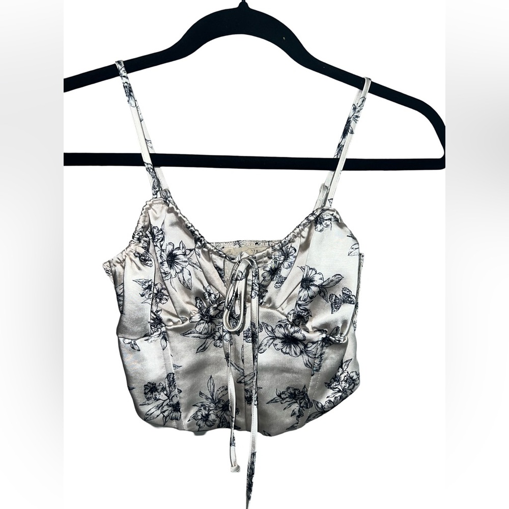 White flower top